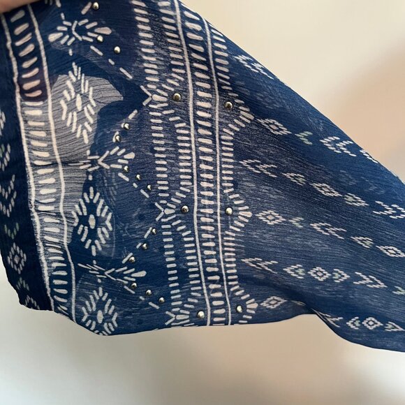 Reitman's. Sheer Blue Pattern Top. Size Petite M. Womens. - Picture 3 of 7